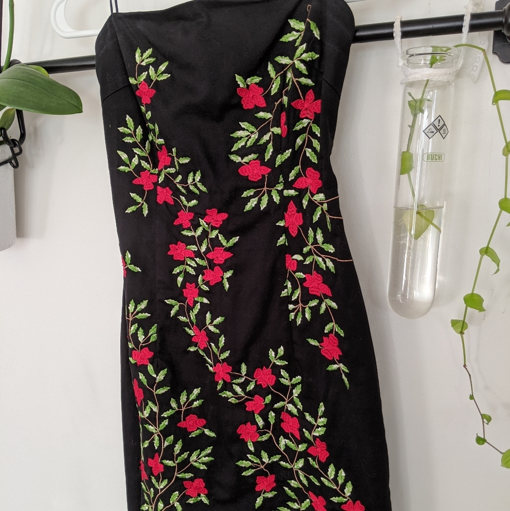 GUESS Vine Roses Dress - Picture 7 of 9